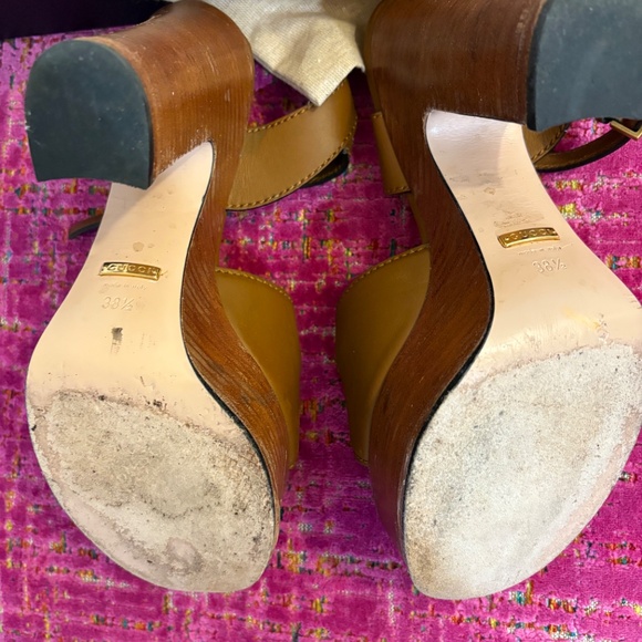 Gucci Interlocking G Cutout Platform Sandal in Cuir- 38.5 - Picture 4 of 8
